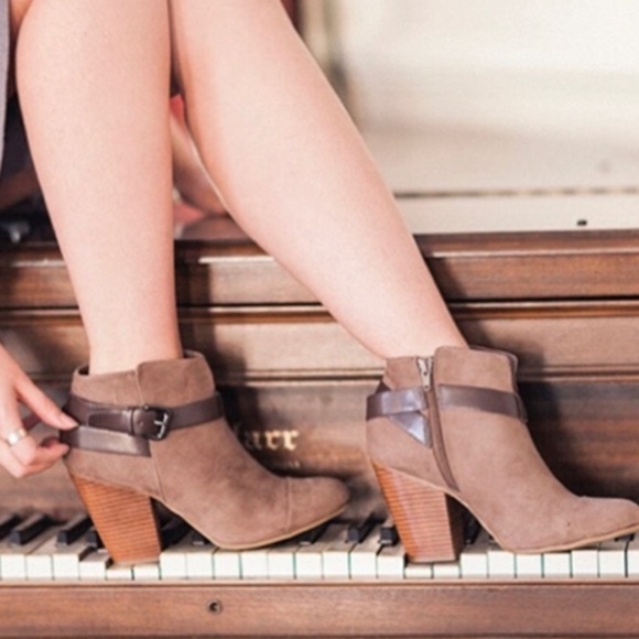 Carlos Santana Shoes - CARLOS by CARLOS SANTANA | Harvest Ankle Booties 9